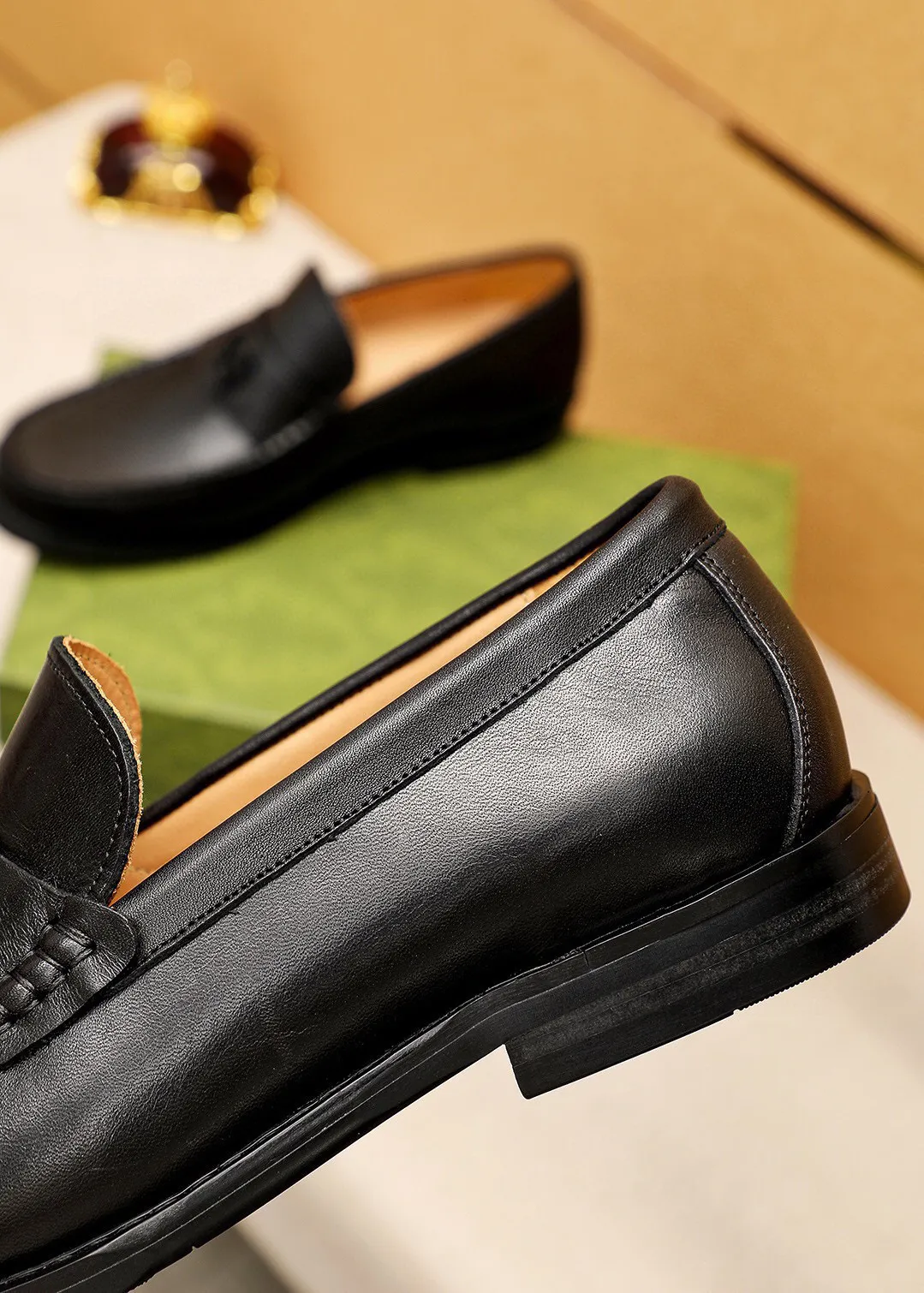 Men's shoes 💰480 💐 Product trademark: GUCCI "Gucci" casual leather shoes Regular size: 38-44 (45🉑️customized) Product materials: Selected imported first-layer calfskin upper + luxury hardware buckle, imported water-dyed cowhide leather lining. Strong three-dimensional visual effect, combined outsole Color: 4⃣️colors available